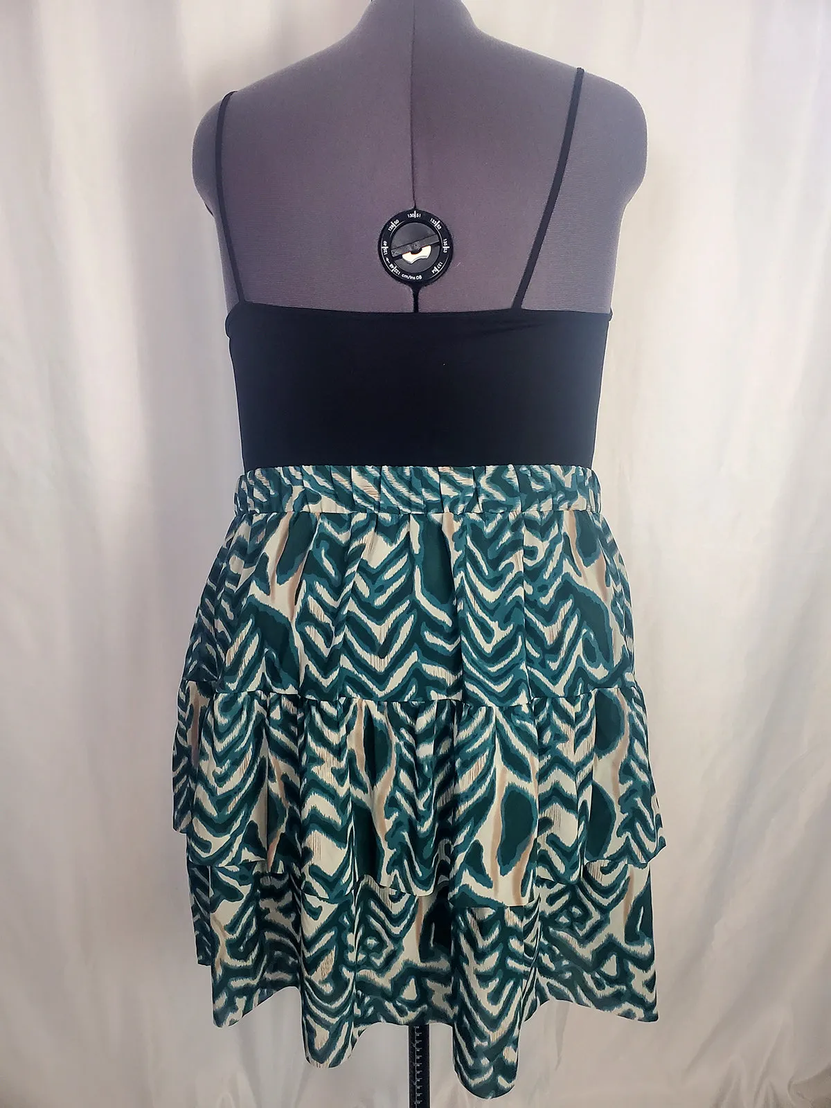 6th & LN Size 26/28 Teal & Beige Layered Skirt NWT