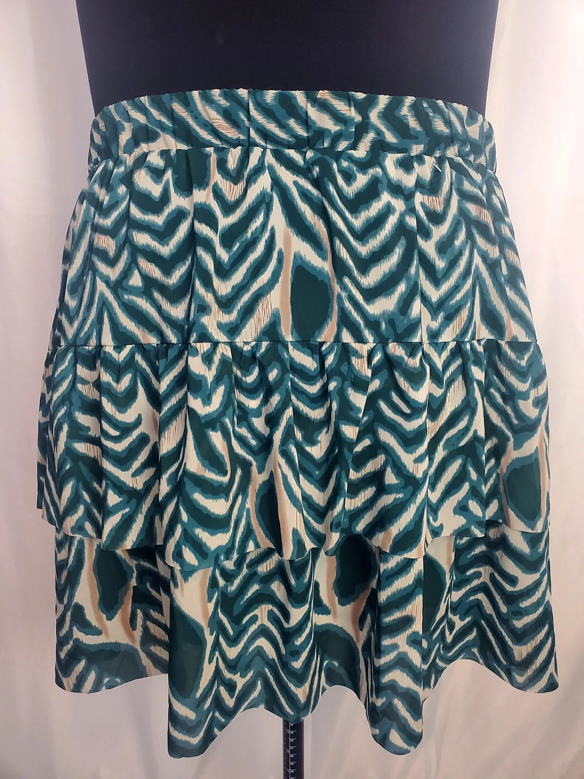 6th & LN Size 26/28 Teal & Beige Layered Skirt NWT