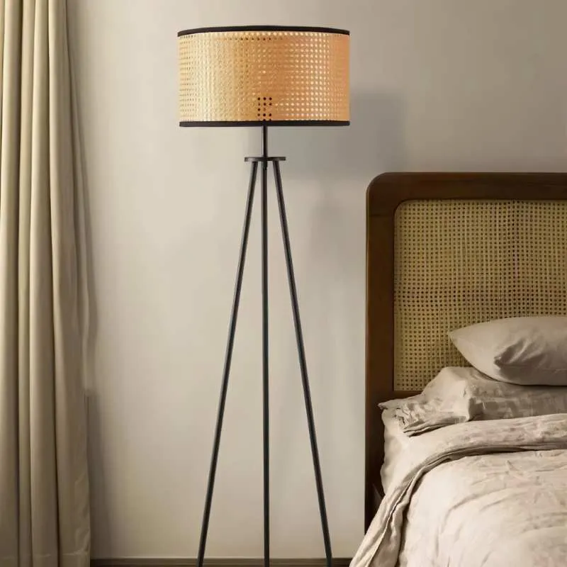 Amnis Floor Lamp