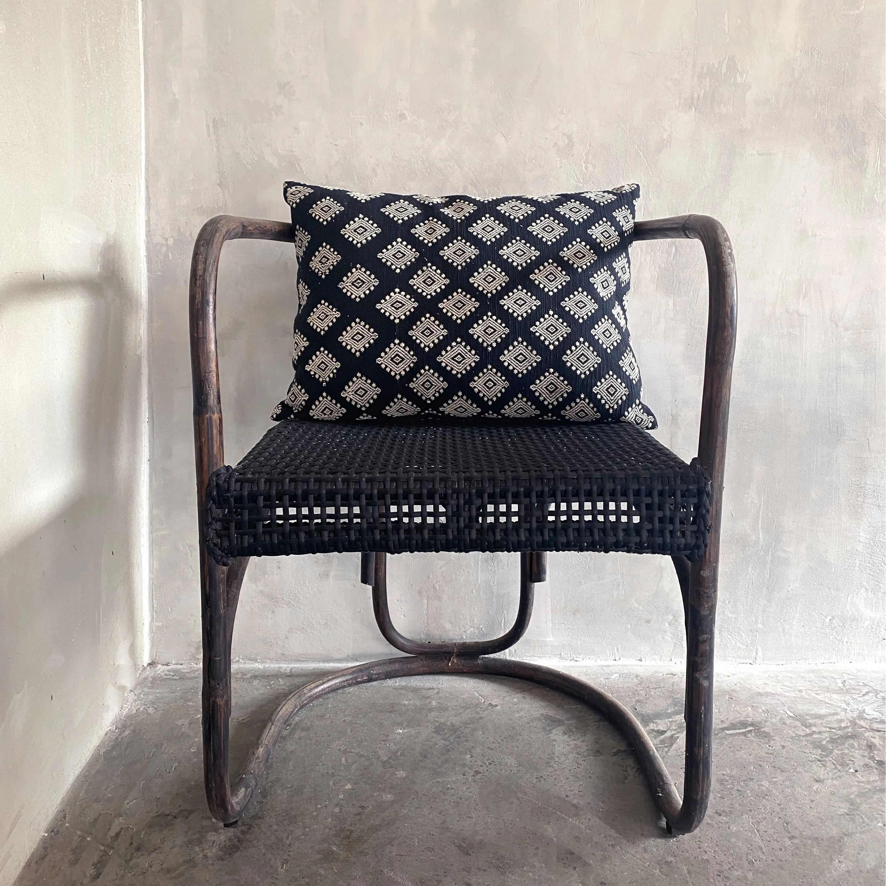 Sumba Cushion 1 - Black/ White