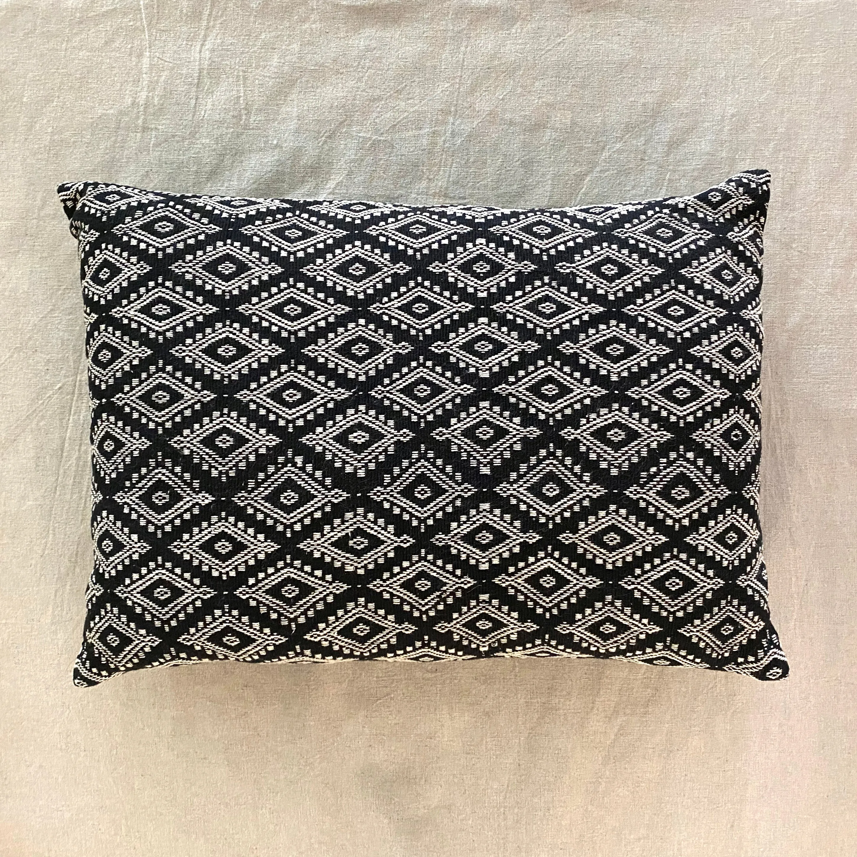 Sumba Cushion 1 - Black/ White