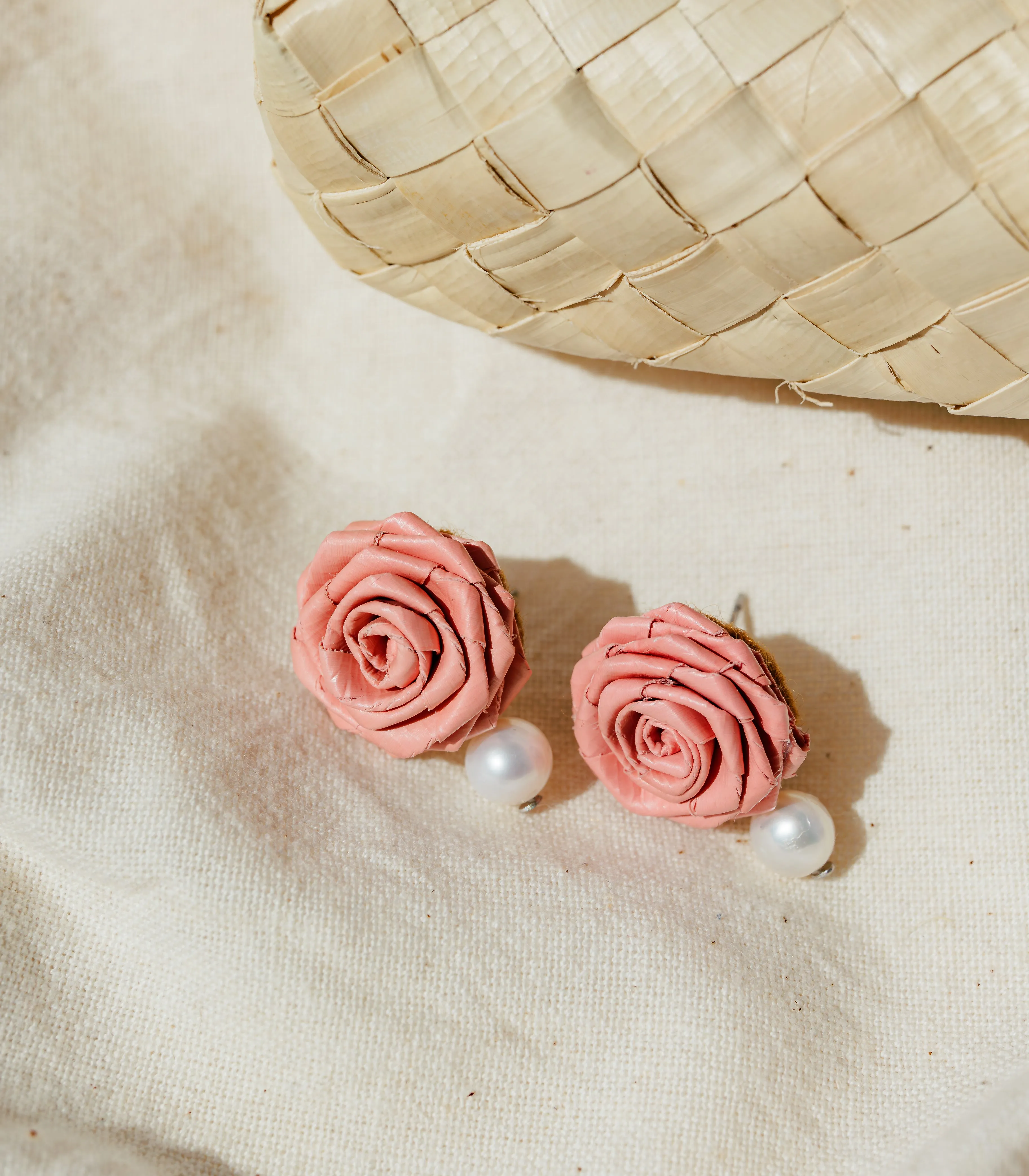 Woven Rosas With Pearls Earrings