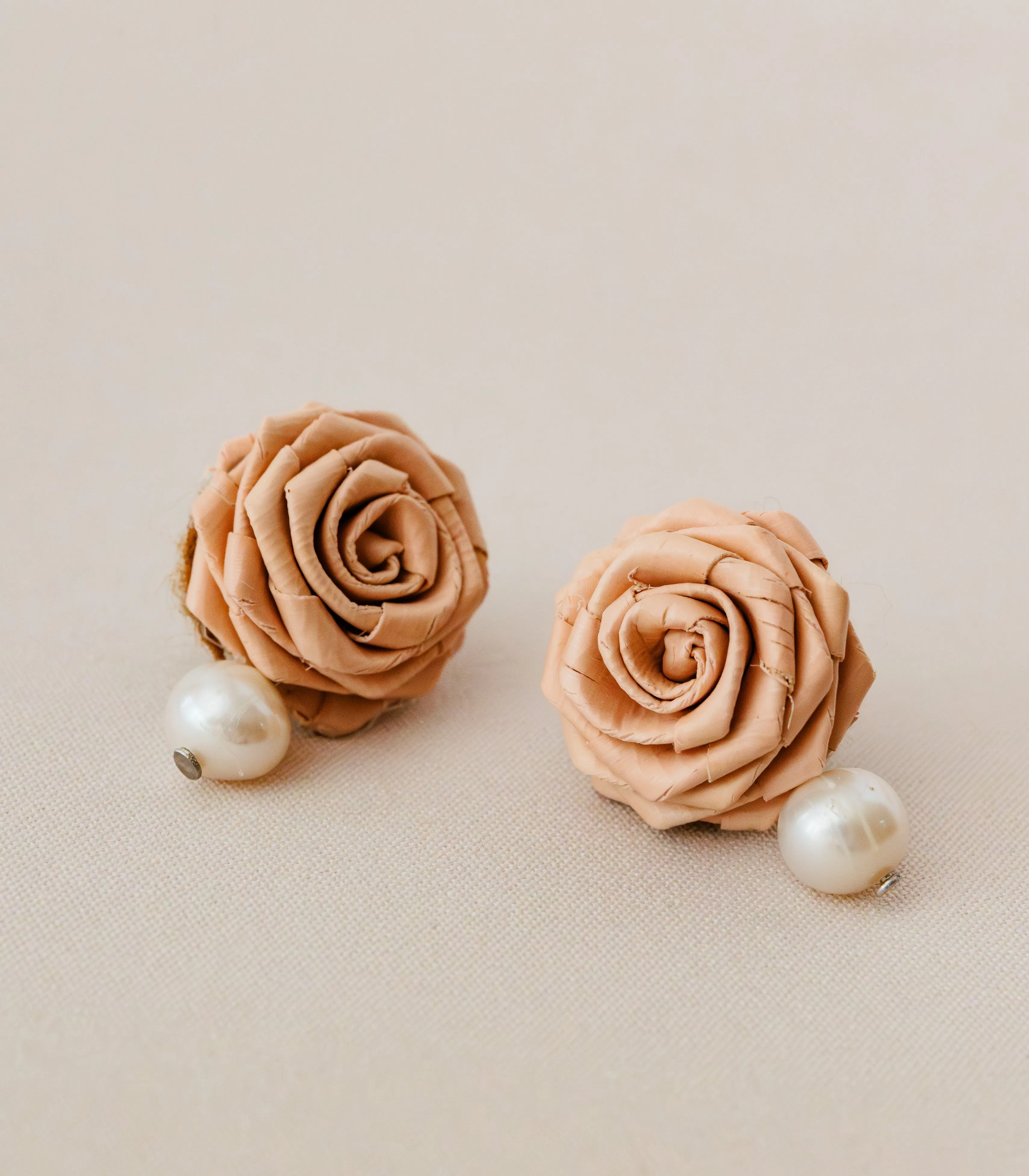 Woven Rosas With Pearls Earrings